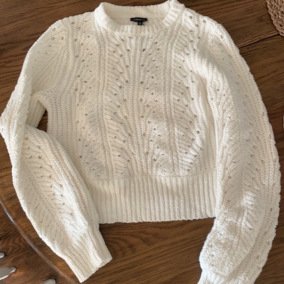 White sweater - Picture 1 of 3